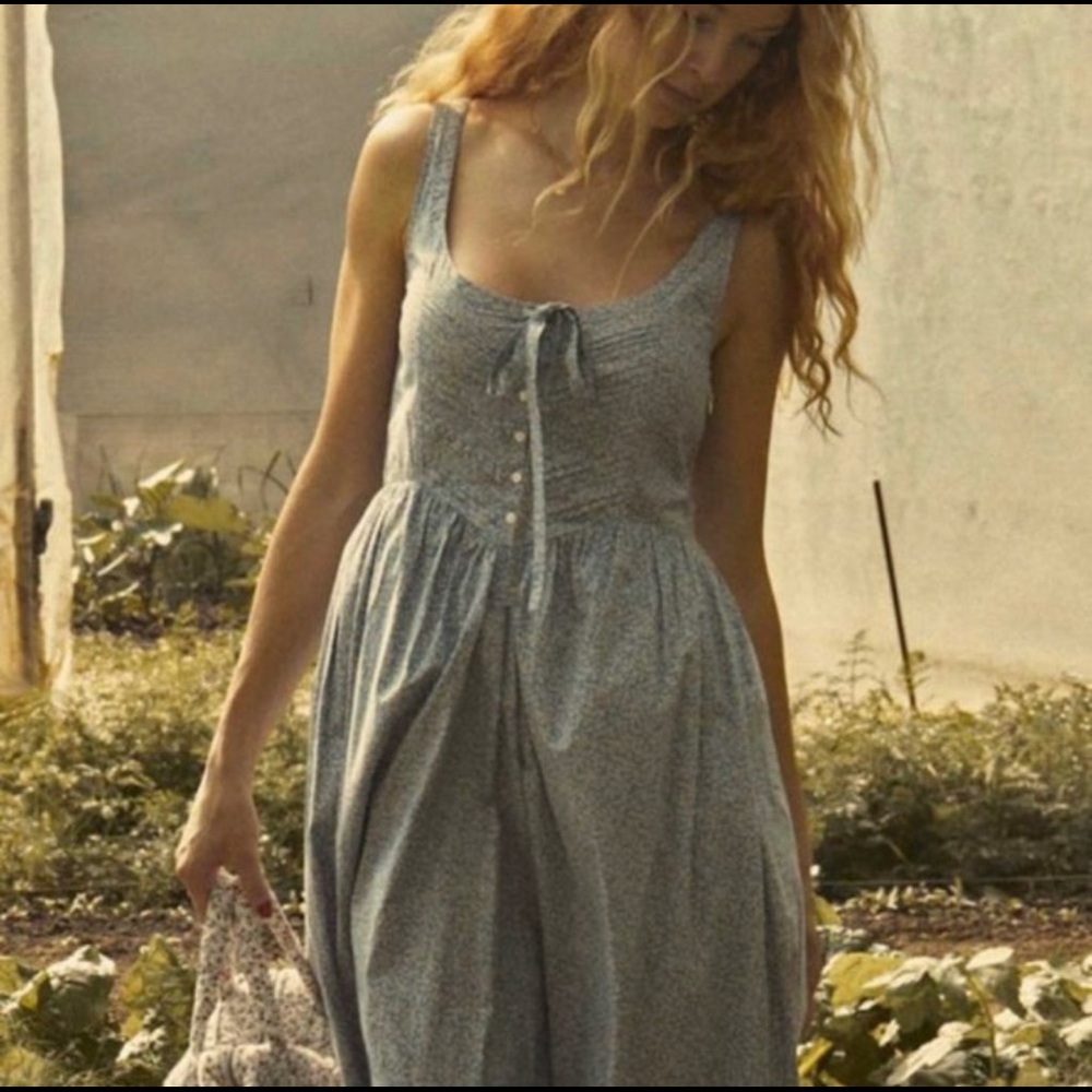 ISO Doen Mae Dress size M or L